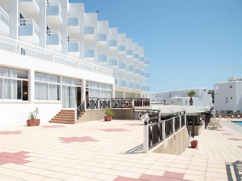 Polycarpia Hotel Pernera Exteriör bild